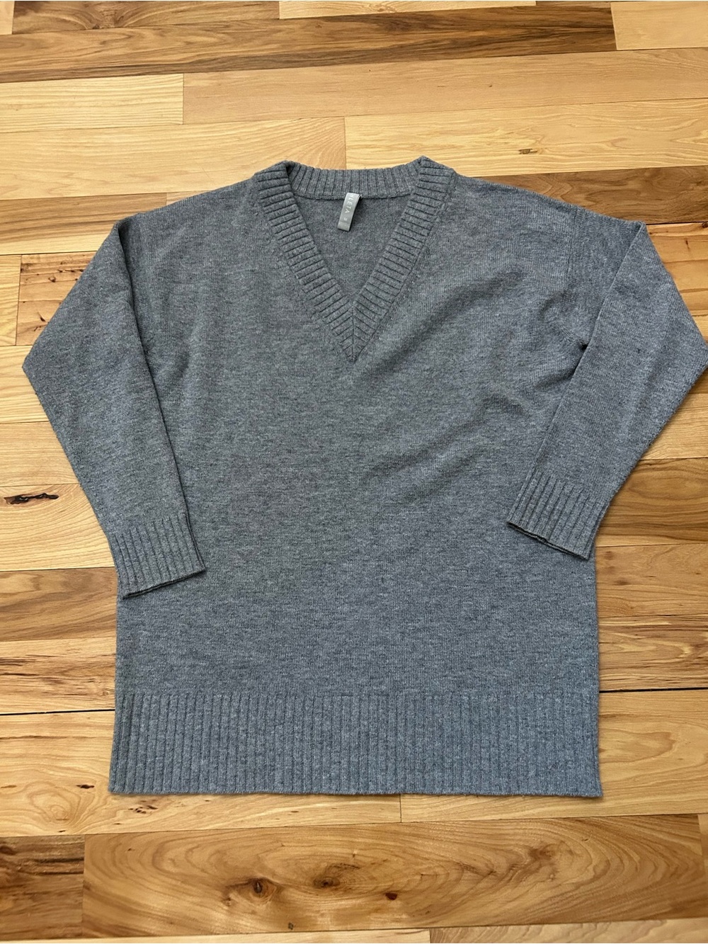 Athleta Vital Gray Womens M Tunic Sweater Wool Cashmere V-Neck Pullover Cozy H38